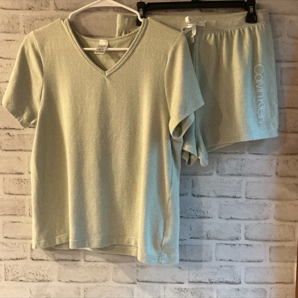 CALVIN KLEIN Women’s Size M Logo Relaxed V-neck Short Sleeve And Shorts Set - Picture 3 of 7